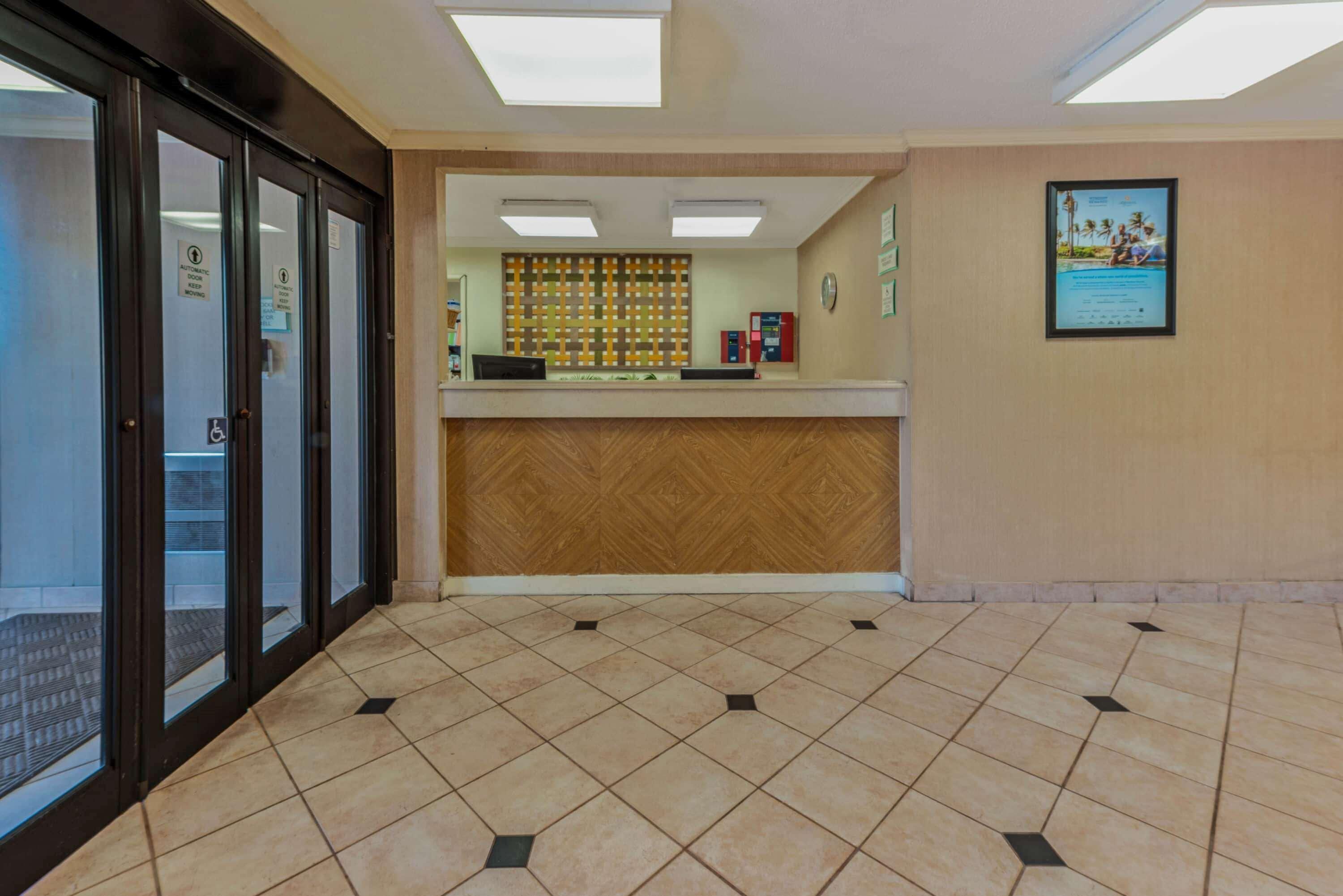 La Quinta By Wyndham Tampa Brandon West Hotel Exterior photo